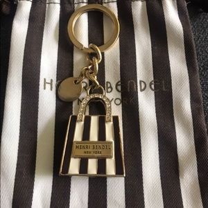 BNWOT Henri Bendel Shopping Bag Key Ring
